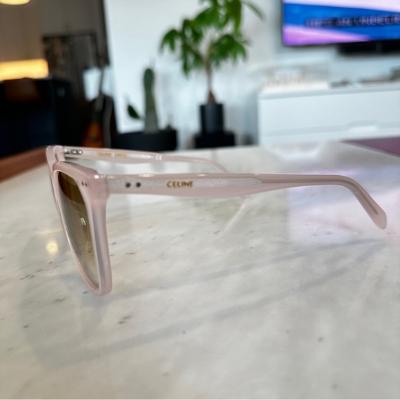NWOT AUTHENTIC CELINE PARIS Oversized Cat Eye Sunglasses in Milky Light Pink - Picture 2 of 9